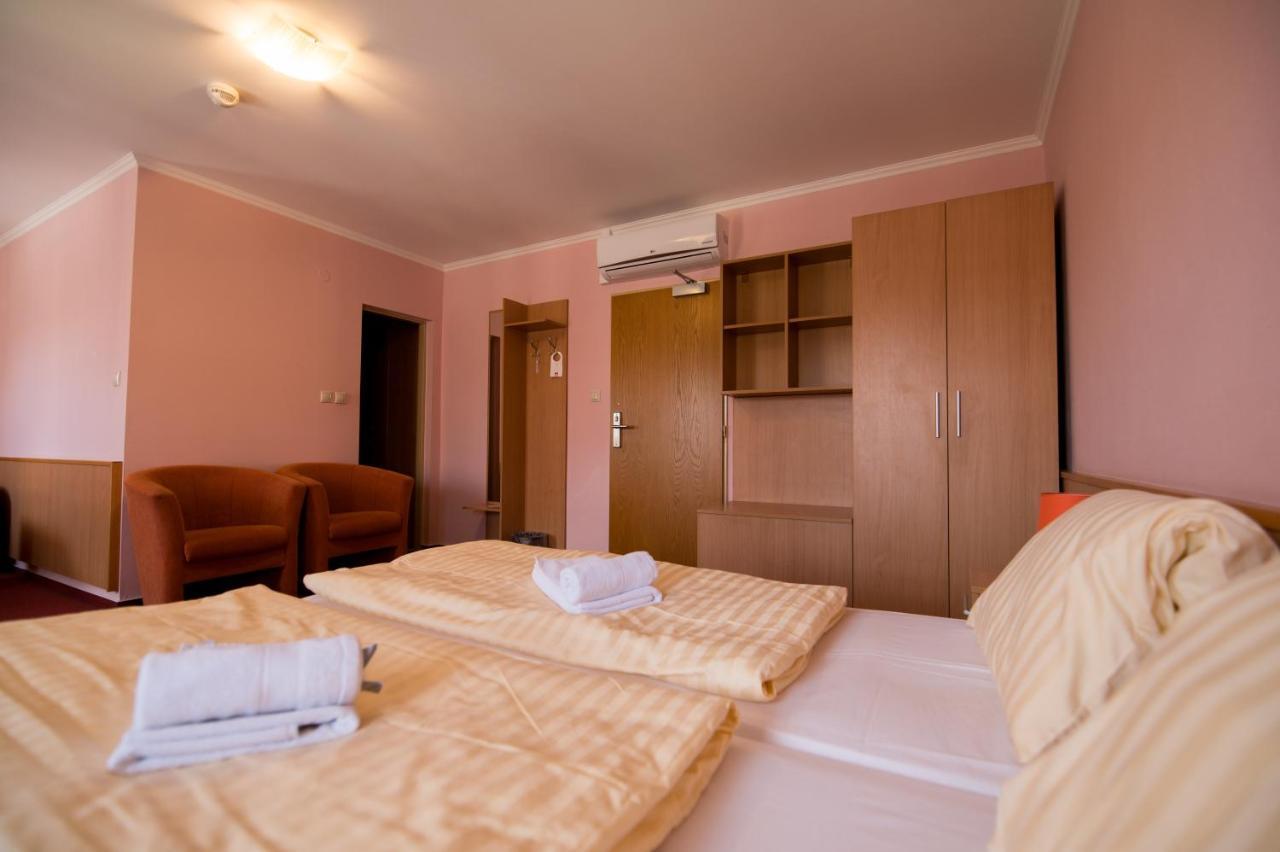 Hotel Clavis ลูเชนเยช ภายนอก รูปภาพ