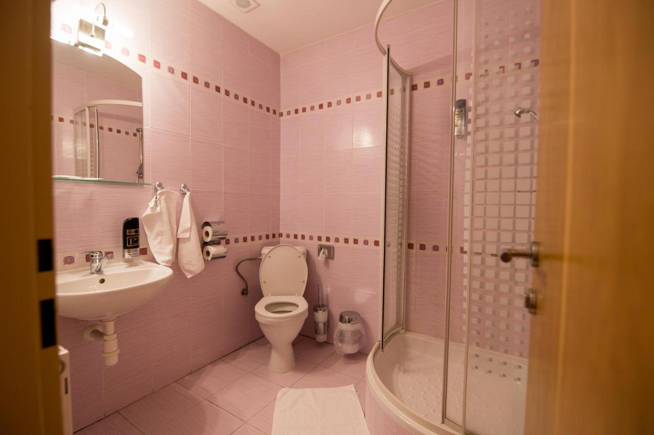 Hotel Clavis ลูเชนเยช ภายนอก รูปภาพ
