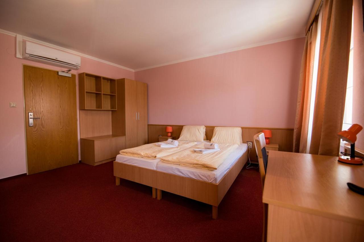 Hotel Clavis ลูเชนเยช ภายนอก รูปภาพ
