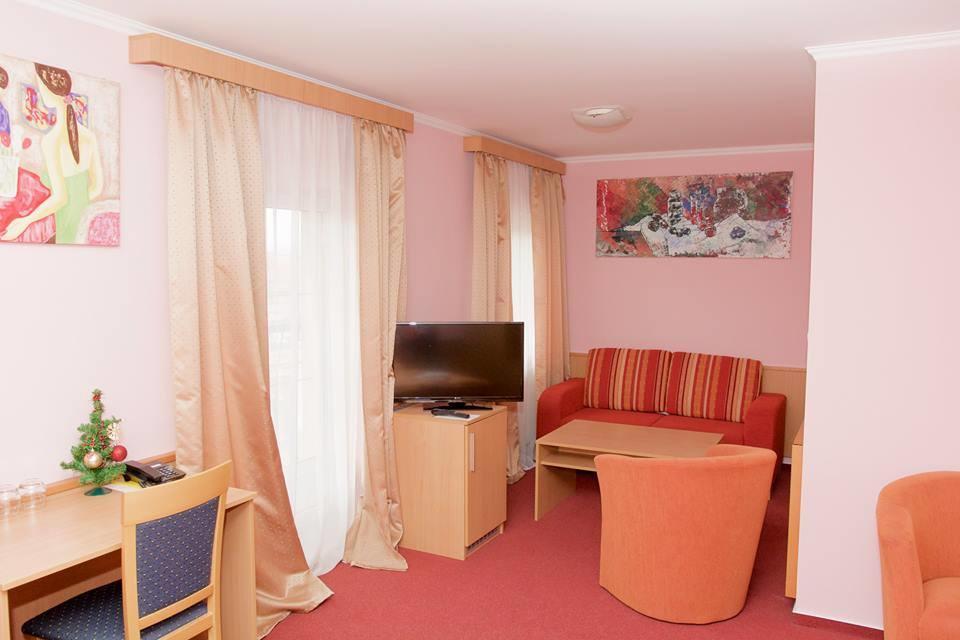 Hotel Clavis ลูเชนเยช ภายนอก รูปภาพ